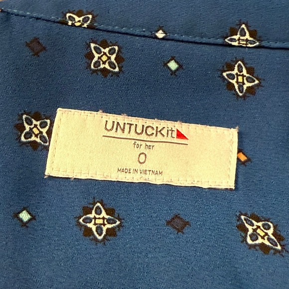 UNTUCKit Women's Natalie Button Front Shirt Blue Geometric Print 0 Classic - Picture 4 of 14